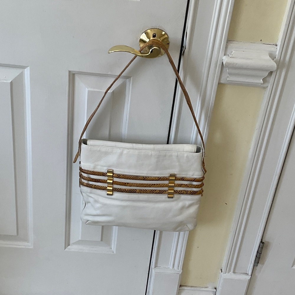 BellidoWhite Leather Shoulder Bag with Gold Accents Vintage - Picture 2 of 7